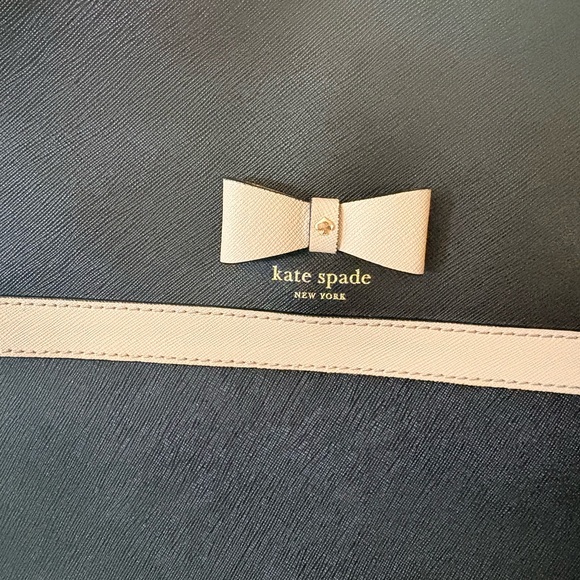 Kate Spade Large Hazel Court
Mason Bow Tie Bag - Picture 6 of 12